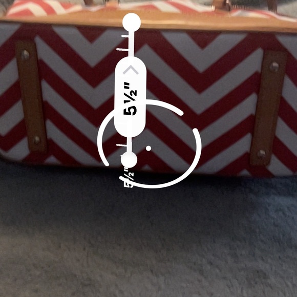 Dooney and Bourke tote bag with matching pouch. Excellent used condition - Picture 7 of 14